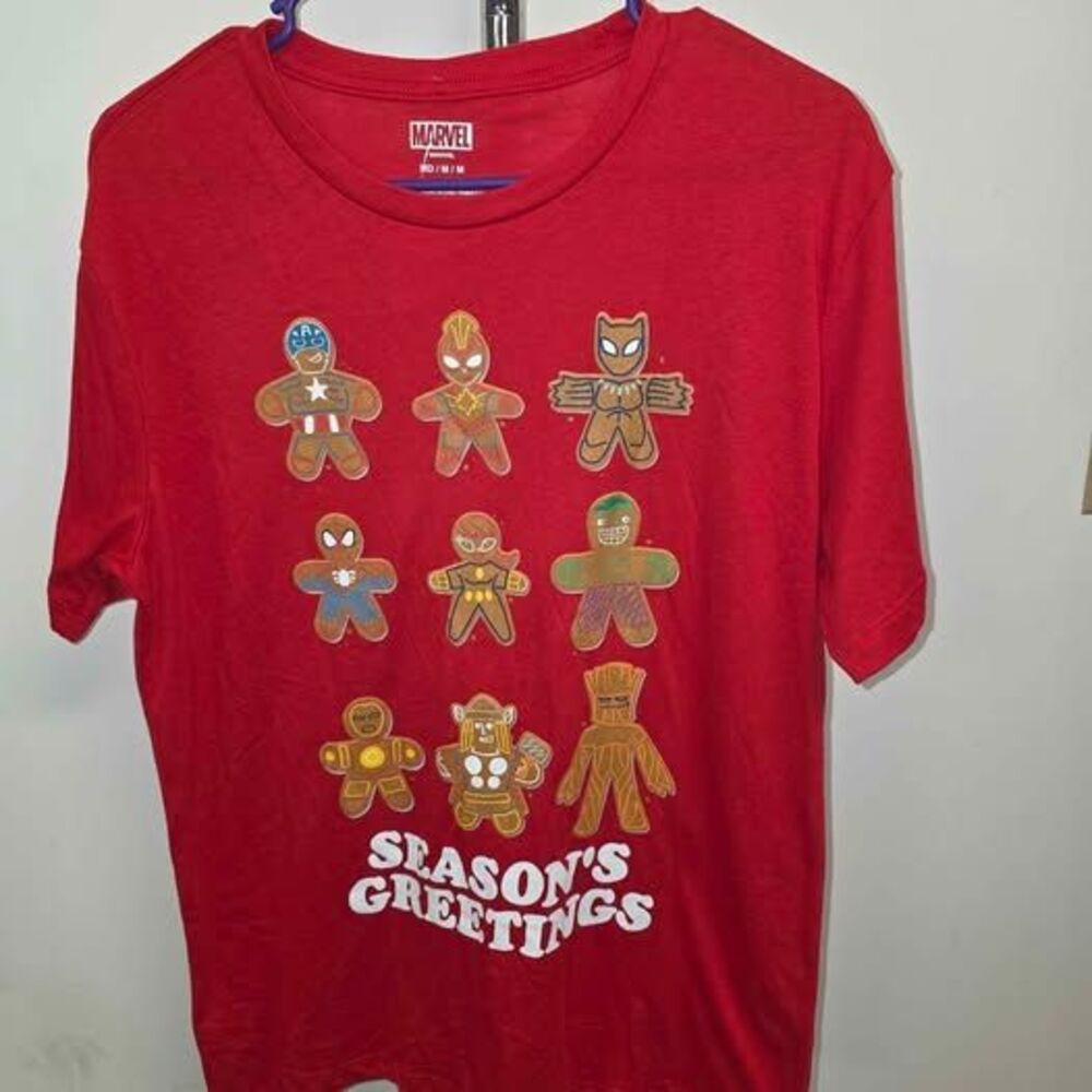 Marvel Gingerbread Superheroes 'Season's Greetings' Christmas t-shirt RED size M